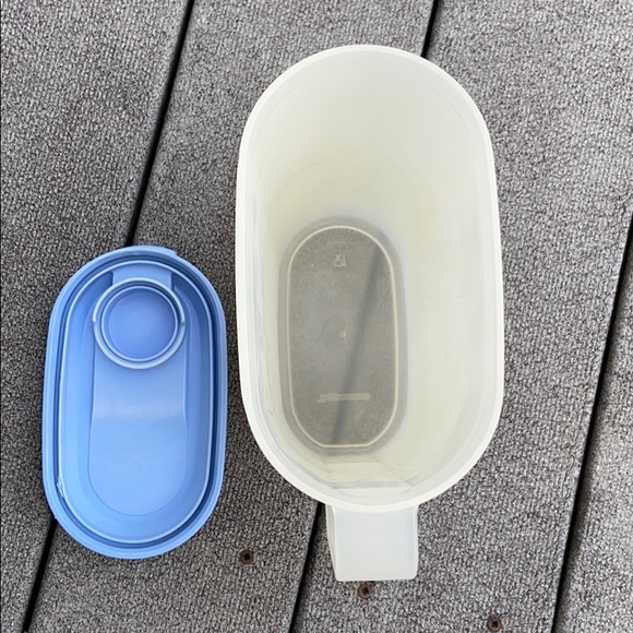 ☀️ Small Tupperware Pitcher - Picture 3 of 5